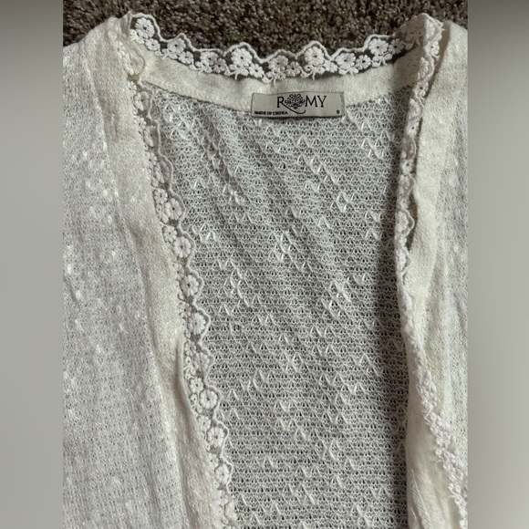 Romy 3/4 length White Lace Open Cardigan - Size Small - Picture 3 of 8